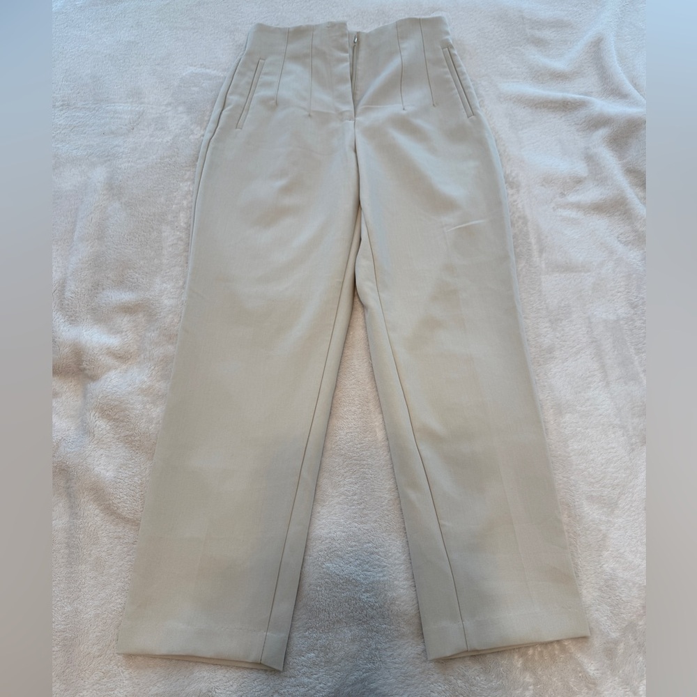 Zara high waist pants cream
Medium